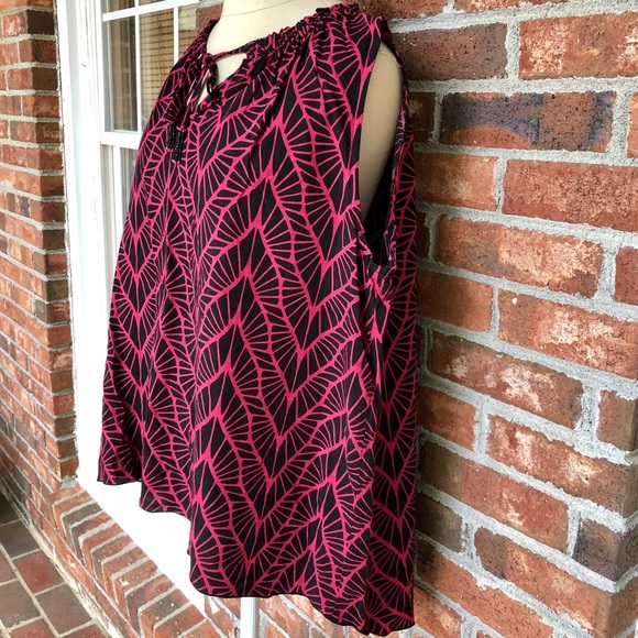 Escapada Sleeveless V-Neck Blouse with Beaded Ties - Picture 5 of 9